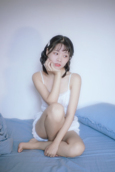 给大家介绍!美女把腿扒开让男人桶爽